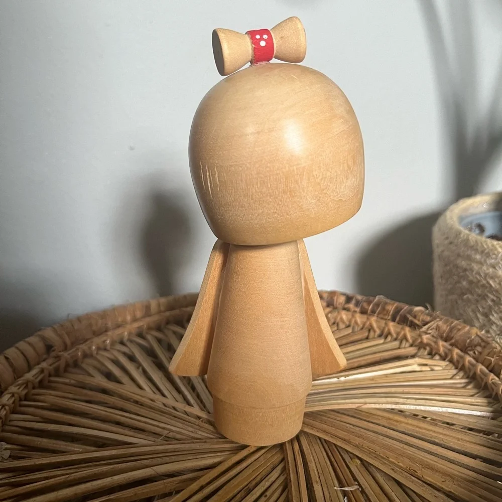 Vintage Handcrafted Wooden Kokeshi Doll - Multicolor - Picture 2 of 3